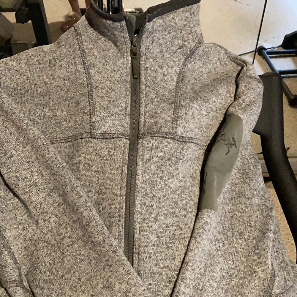 ARC’TERYX- men’s small covert cardigan